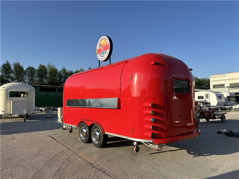 Burger Van Smash Burger Trailer |Handcrafted Burgers & Fries Food Truck - Rulota comerciala: Foto 3 Burger Van Smash Burger Trailer |Handcrafted Burgers & Fries Food Truck - Rulota comerciala: Foto 3