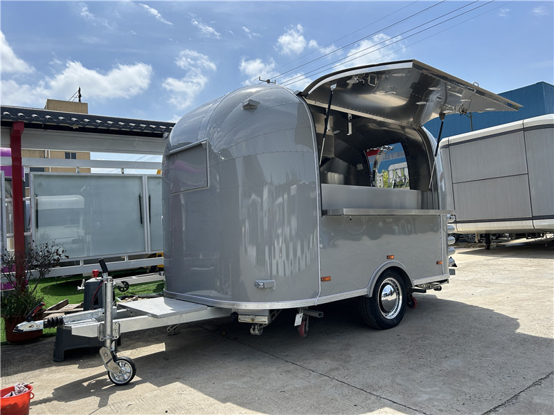 Small Food Trailer Crepes, Gelato & More | European Street Food Truck - Rulota comerciala: Foto 4 Small Food Trailer Crepes, Gelato & More | European Street Food Truck - Rulota comerciala: Foto 4