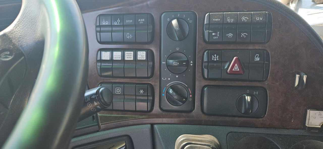 Mercedes-Benz Actros 2544 6x2 Tankwagen - Camion cisternă: Foto 5 Mercedes-Benz Actros 2544 6x2 Tankwagen - Camion cisternă: Foto 5