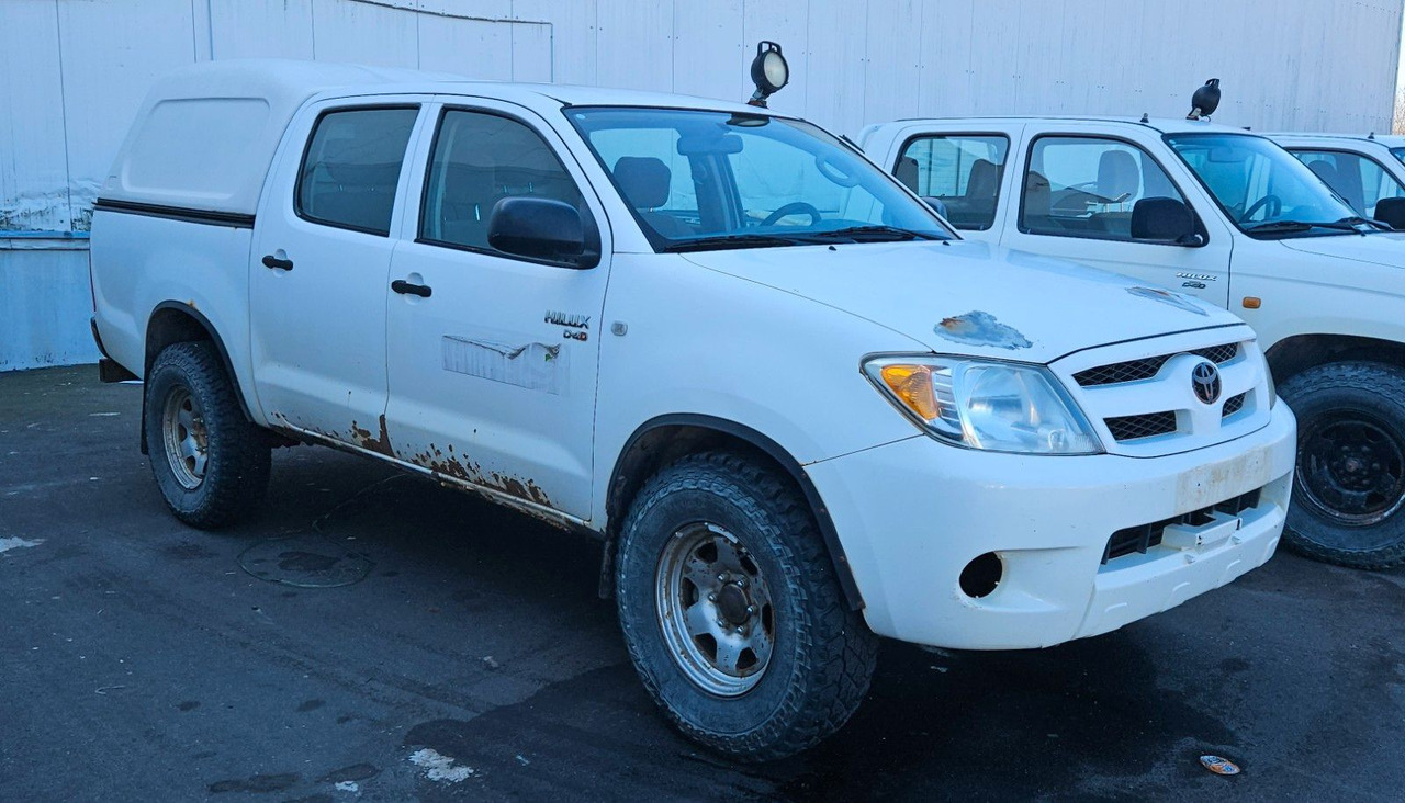 Toyota Hilux Double Cab 4x4 - SUV: Foto 2 Toyota Hilux Double Cab 4x4 - SUV: Foto 2