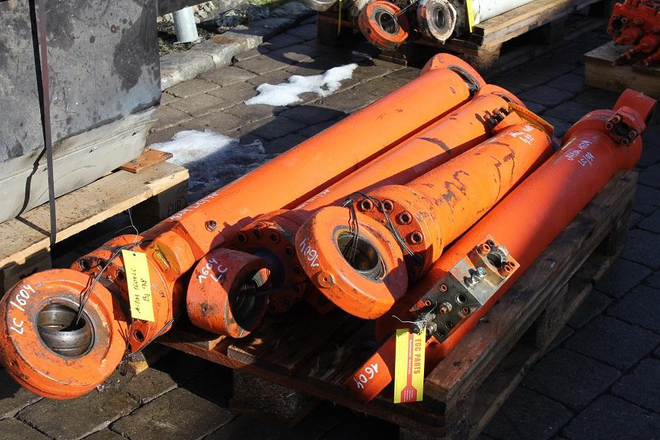 Atlas 1604 LC - Cilindru hidraulic pentru Utilaje constructii: Foto 2 Atlas 1604 LC - Cilindru hidraulic pentru Utilaje constructii: Foto 2