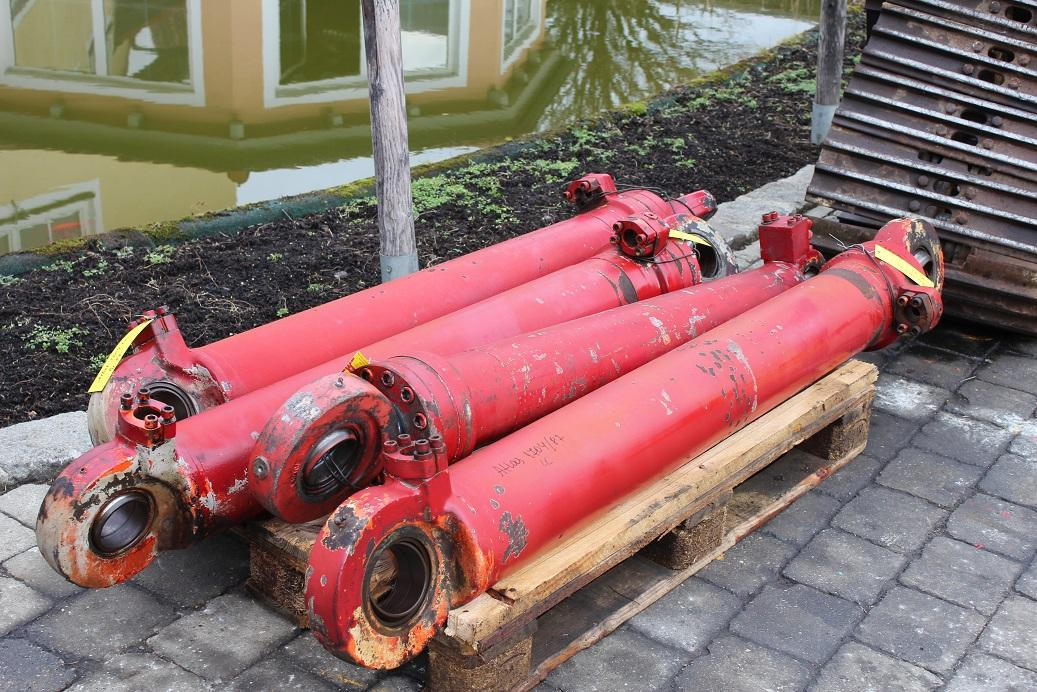 Atlas 1704 LC - Cilindru hidraulic pentru Utilaje constructii: Foto 1 Atlas 1704 LC - Cilindru hidraulic pentru Utilaje constructii: Foto 1