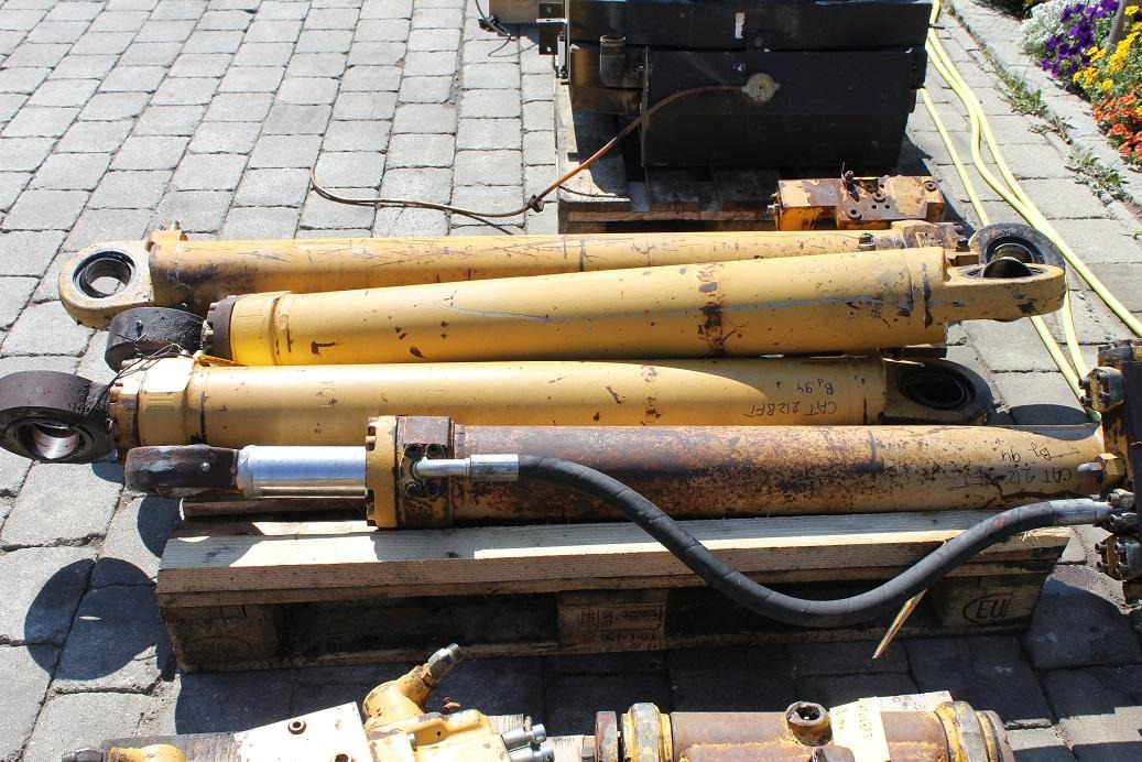 Caterpillar 212 BFT - Cilindru hidraulic pentru Utilaje constructii: Foto 1 Caterpillar 212 BFT - Cilindru hidraulic pentru Utilaje constructii: Foto 1