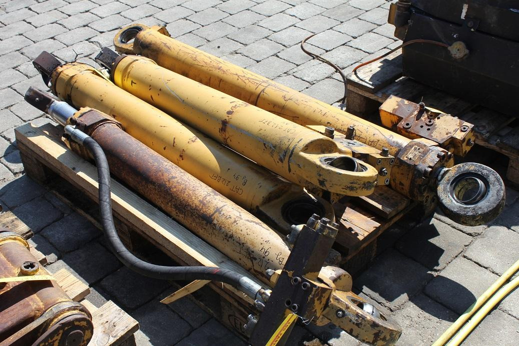 Caterpillar 212 BFT - Cilindru hidraulic pentru Utilaje constructii: Foto 5 Caterpillar 212 BFT - Cilindru hidraulic pentru Utilaje constructii: Foto 5