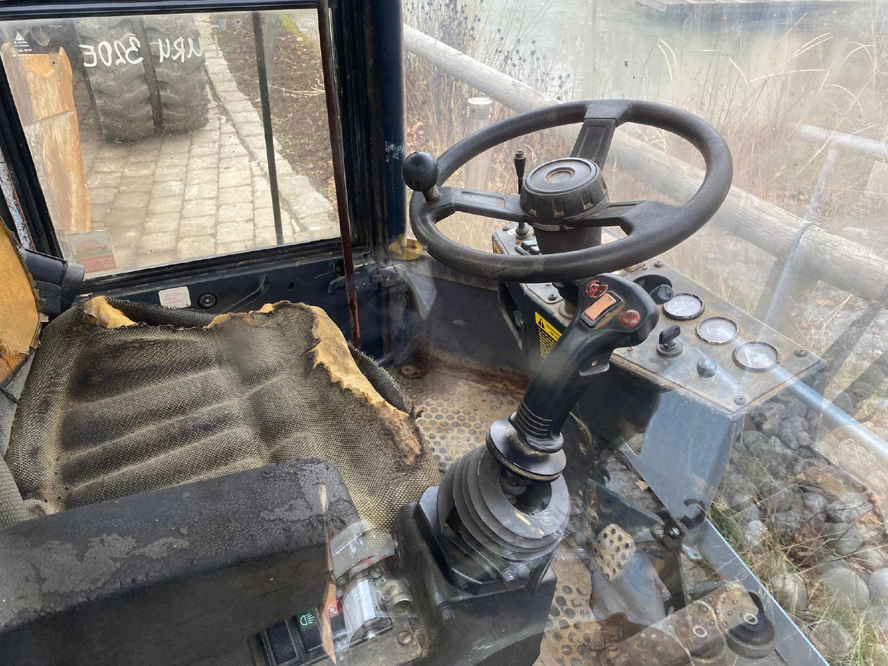 Furukawa 320 E - Cabină pentru Utilaje constructii: Foto 3 Furukawa 320 E - Cabină pentru Utilaje constructii: Foto 3