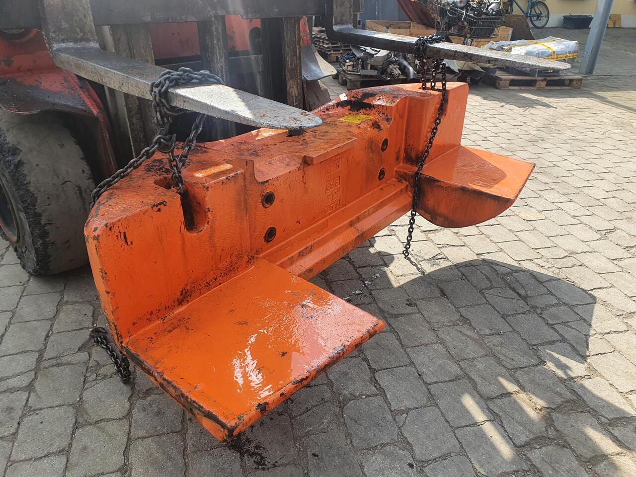Hitachi ZW 220 - Contragreutate pentru Încărcător frontal pe pneuri: Foto 3 Hitachi ZW 220 - Contragreutate pentru Încărcător frontal pe pneuri: Foto 3