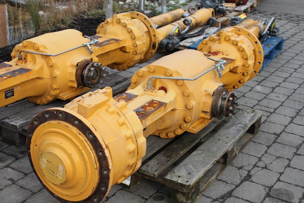 Liebherr L 556 - Punte şi piese pentru Utilaje constructii: Foto 4 Liebherr L 556 - Punte şi piese pentru Utilaje constructii: Foto 4