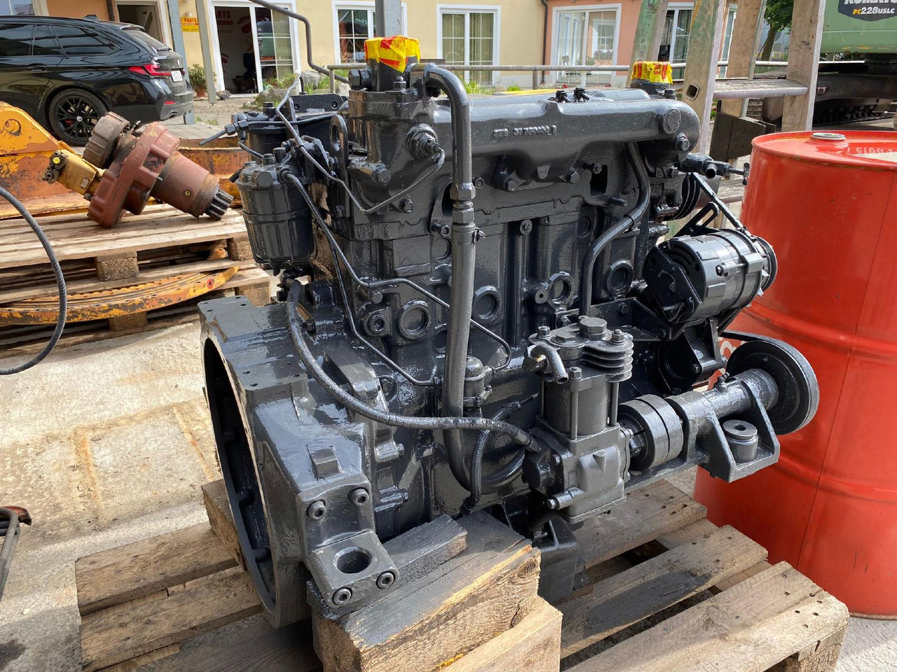 Perkins LF 4.248 aus Hanomag 33C - Motor pentru Utilaje constructii: Foto 2 Perkins LF 4.248 aus Hanomag 33C - Motor pentru Utilaje constructii: Foto 2