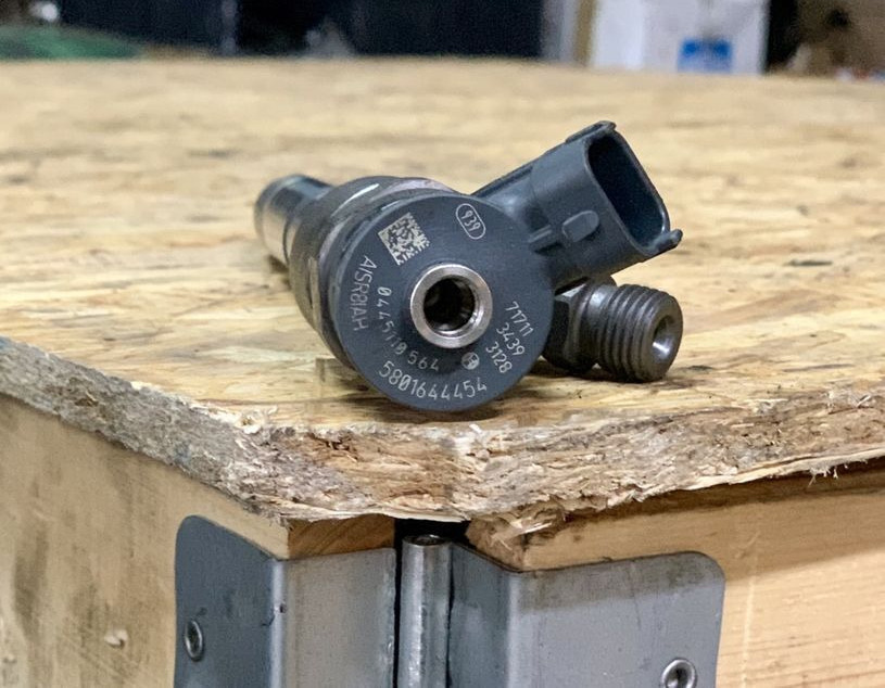 0445110564 for IVECO Daily 3.0 commercial vehicle - Injector pentru Autoutilitară: Foto 3 0445110564 for IVECO Daily 3.0 commercial vehicle - Injector pentru Autoutilitară: Foto 3