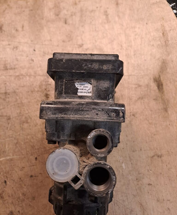 Knorr-Bremse K050211 MAN - Supapă frână pentru Camion: Foto 2 Knorr-Bremse K050211 MAN - Supapă frână pentru Camion: Foto 2