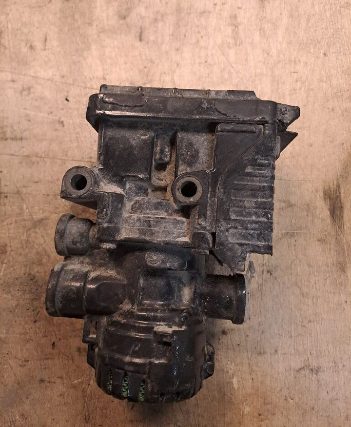 Knorr-Bremse K050211 MAN - Supapă frână pentru Camion: Foto 1 Knorr-Bremse K050211 MAN - Supapă frână pentru Camion: Foto 1