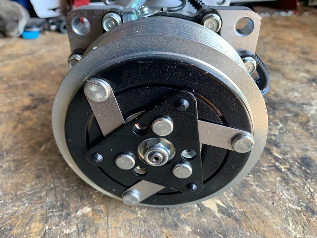 MAN Sanden SD7H15 51.77970-7028   MAN TGA TGM TGX TGL NEOPLAN BUS truck - Compresor A/C pentru Camion: Foto 2 MAN Sanden SD7H15 51.77970-7028   MAN TGA TGM TGX TGL NEOPLAN BUS truck - Compresor A/C pentru Camion: Foto 2