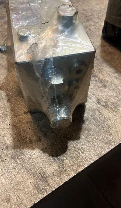 Rexroth Flow Divider R930062425 - Supapă frână pentru Camion: Foto 1 Rexroth Flow Divider R930062425 - Supapă frână pentru Camion: Foto 1