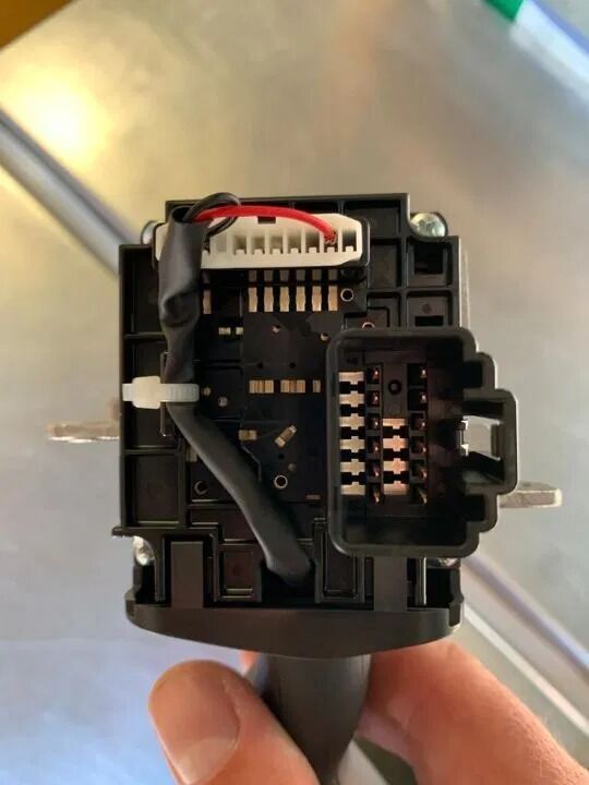 Scania PRZEŁĄCZNIK REFLEKTORÓW SYGNAŁÓW SKRĘTU CIĘŻARÓWKI 2653153 Scania truck - Comutator coloană direcție pentru Camion: Foto 2 Scania PRZEŁĄCZNIK REFLEKTORÓW SYGNAŁÓW SKRĘTU CIĘŻARÓWKI 2653153 Scania truck - Comutator coloană direcție pentru Camion: Foto 2