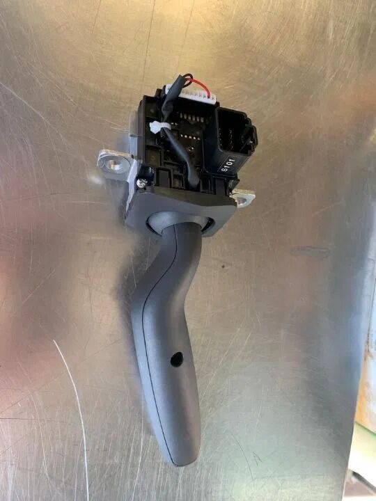 Scania PRZEŁĄCZNIK REFLEKTORÓW SYGNAŁÓW SKRĘTU CIĘŻARÓWKI 2653153 Scania truck - Comutator coloană direcție pentru Camion: Foto 3 Scania PRZEŁĄCZNIK REFLEKTORÓW SYGNAŁÓW SKRĘTU CIĘŻARÓWKI 2653153 Scania truck - Comutator coloană direcție pentru Camion: Foto 3