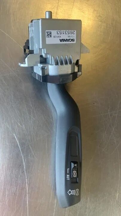 Scania PRZEŁĄCZNIK REFLEKTORÓW SYGNAŁÓW SKRĘTU CIĘŻARÓWKI 2653153 Scania truck - Comutator coloană direcție pentru Camion: Foto 1 Scania PRZEŁĄCZNIK REFLEKTORÓW SYGNAŁÓW SKRĘTU CIĘŻARÓWKI 2653153 Scania truck - Comutator coloană direcție pentru Camion: Foto 1