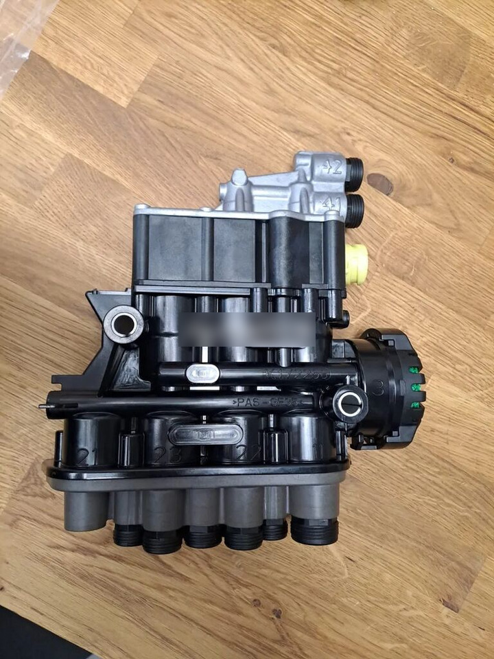 ZAWÓR ECAS K058032N00 NOWY Zawór Sterujący Poduszek Knorr Bremse K058032N00 - Supapă frână pentru Camion: Foto 1 ZAWÓR ECAS K058032N00 NOWY Zawór Sterujący Poduszek Knorr Bremse K058032N00 - Supapă frână pentru Camion: Foto 1