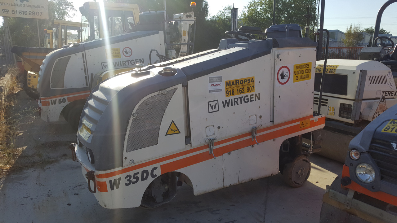 Fresadora de asfalto Wirtgen W 35DC - Utilaje pentru frezare: Foto 1 Fresadora de asfalto Wirtgen W 35DC - Utilaje pentru frezare: Foto 1