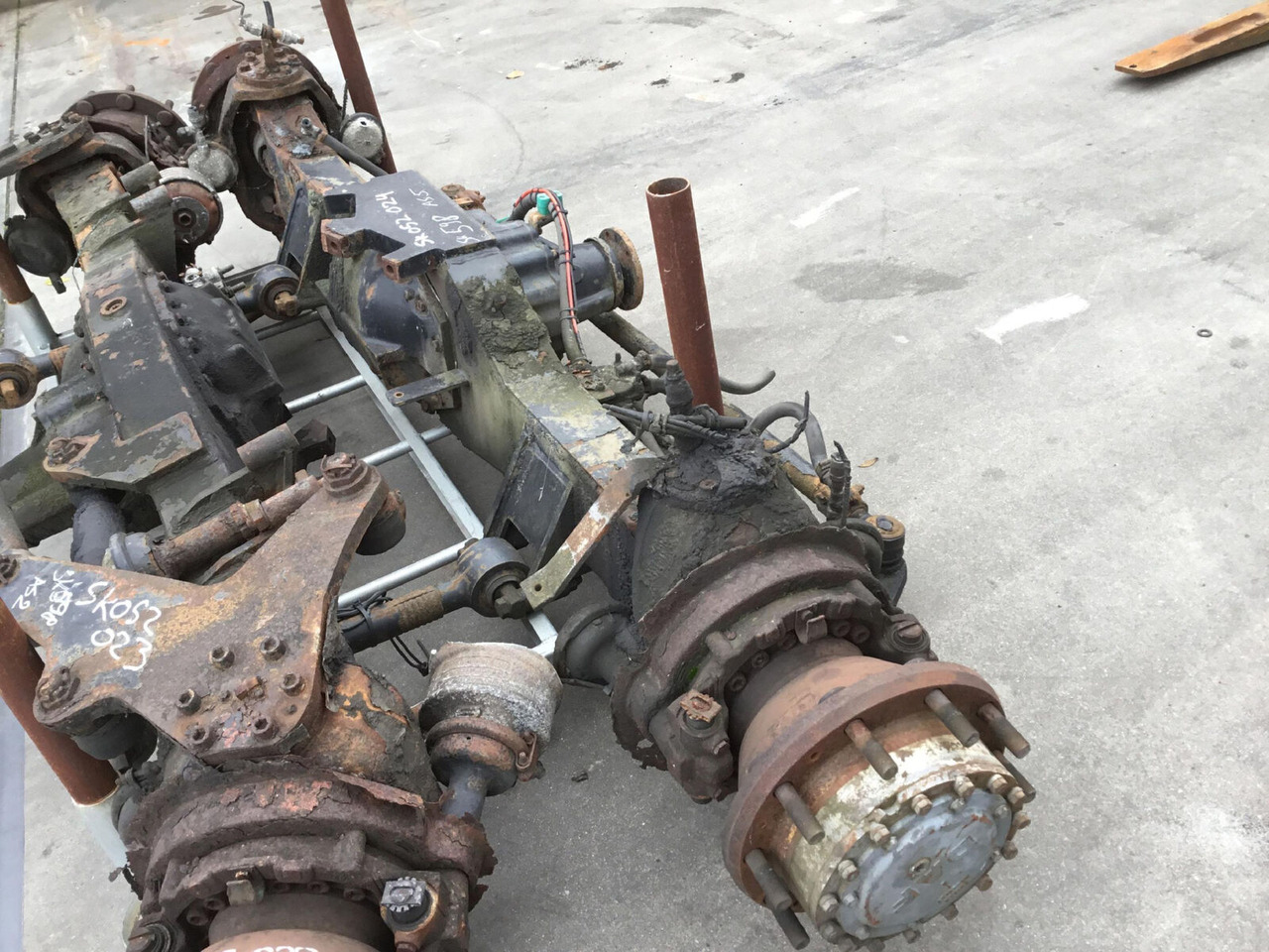 DAF SK 598 axle 5 - Punte şi piese pentru Automacara: Foto 3 DAF SK 598 axle 5 - Punte şi piese pentru Automacara: Foto 3