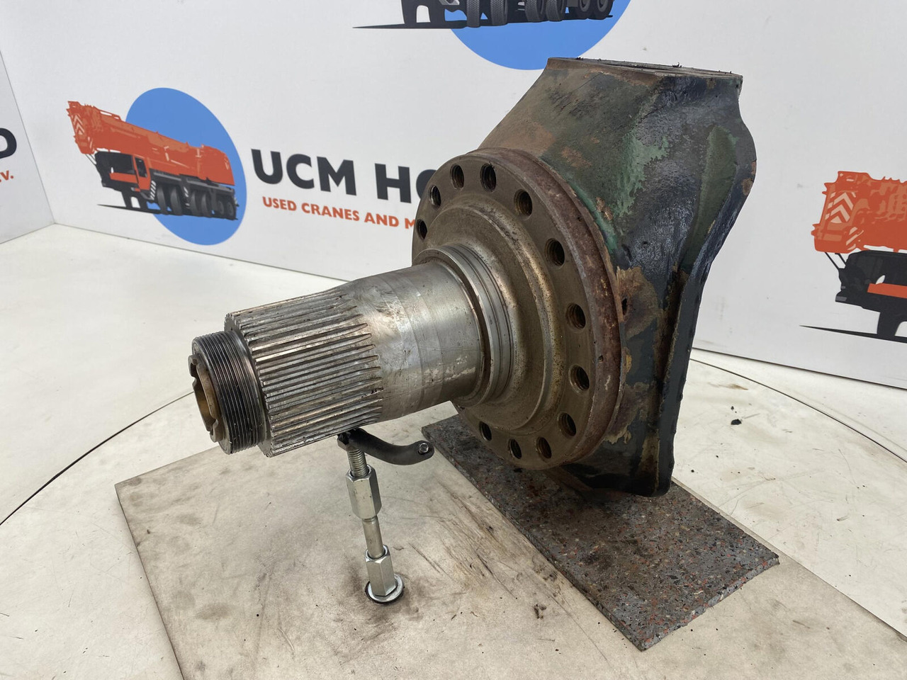 FAUN ATF 30 Steering knuckle 16 holes axle 1 - Fuzeta pentru Automacara: Foto 1 FAUN ATF 30 Steering knuckle 16 holes axle 1 - Fuzeta pentru Automacara: Foto 1