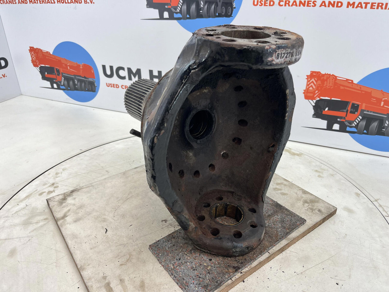 FAUN ATF 45-3 Steering knuckle 16 holes axle 3 - Fuzeta pentru Automacara: Foto 4 FAUN ATF 45-3 Steering knuckle 16 holes axle 3 - Fuzeta pentru Automacara: Foto 4