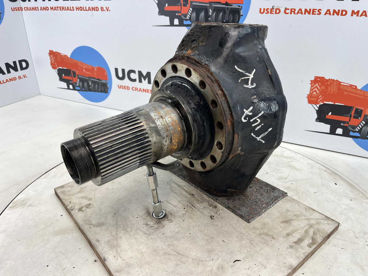 FAUN ATF 45-3 Steering knuckle 16 holes axle 3 - Fuzeta pentru Automacara: Foto 1 FAUN ATF 45-3 Steering knuckle 16 holes axle 3 - Fuzeta pentru Automacara: Foto 1