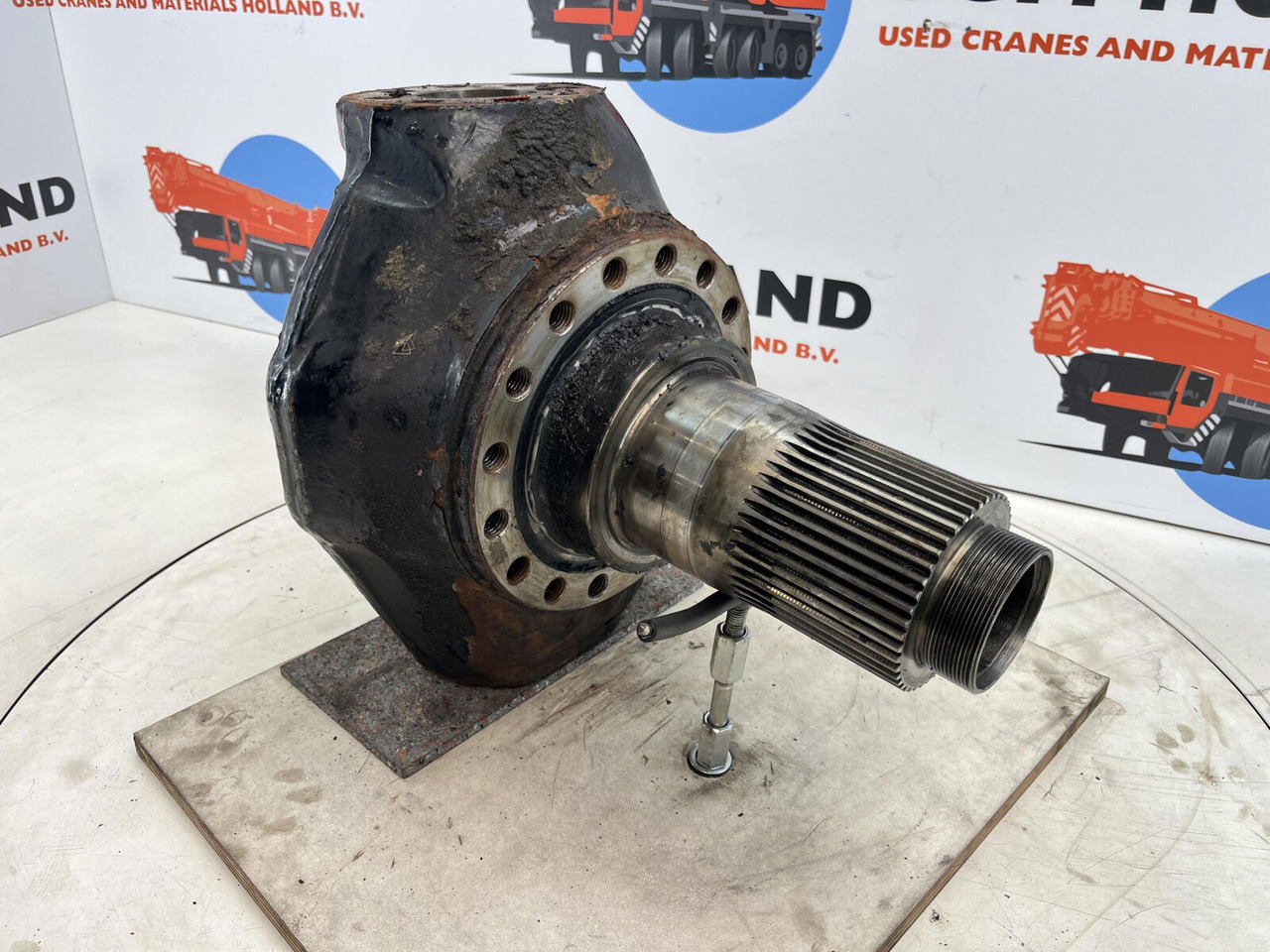 FAUN ATF 45-3 Steering knuckle 16 holes axle 3 - Fuzeta pentru Automacara: Foto 3 FAUN ATF 45-3 Steering knuckle 16 holes axle 3 - Fuzeta pentru Automacara: Foto 3