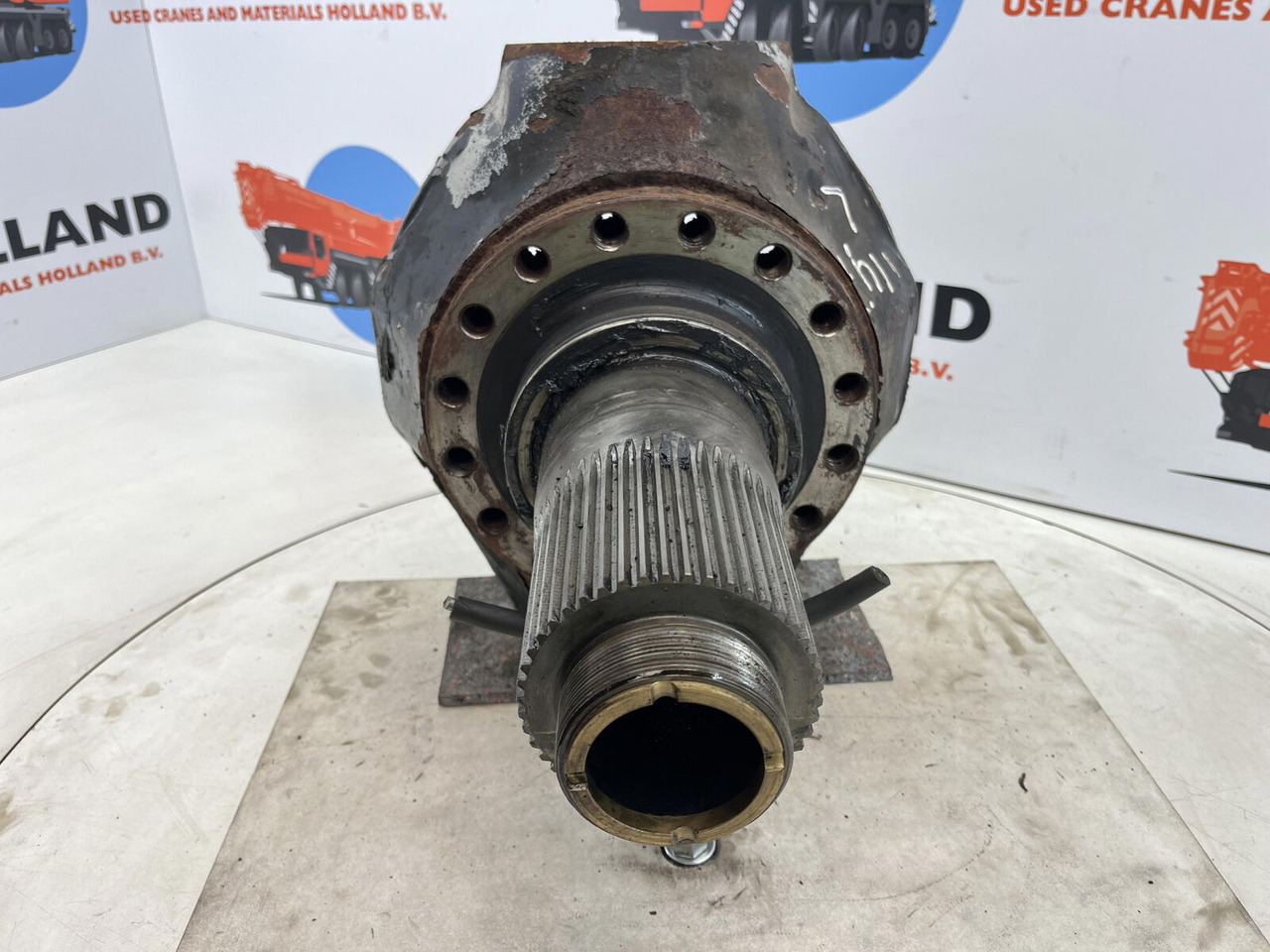 FAUN ATF 45-3 Steering knuckle 16 holes axle 3 - Fuzeta pentru Macara: Foto 2 FAUN ATF 45-3 Steering knuckle 16 holes axle 3 - Fuzeta pentru Macara: Foto 2