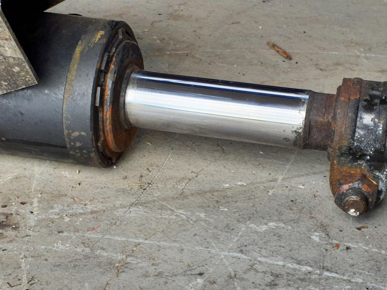 FAUN ATF 45-3 steering cilinder left axle 3 - Cilindru hidraulic pentru Automacara: Foto 5 FAUN ATF 45-3 steering cilinder left axle 3 - Cilindru hidraulic pentru Automacara: Foto 5