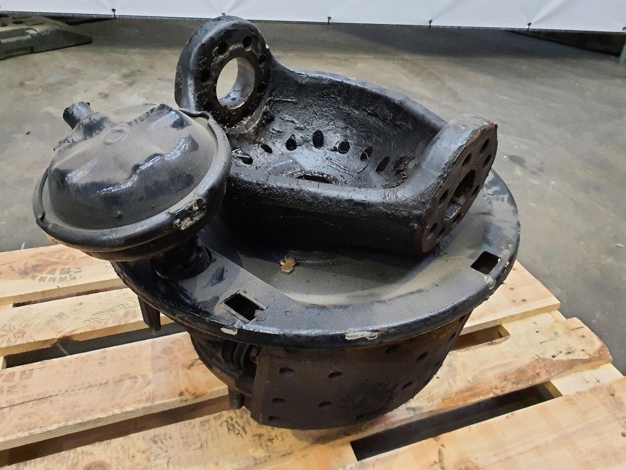 FAUN ATF 50G-3 steering knuckle axle 1 left - Fuzeta pentru Automacara: Foto 3 FAUN ATF 50G-3 steering knuckle axle 1 left - Fuzeta pentru Automacara: Foto 3