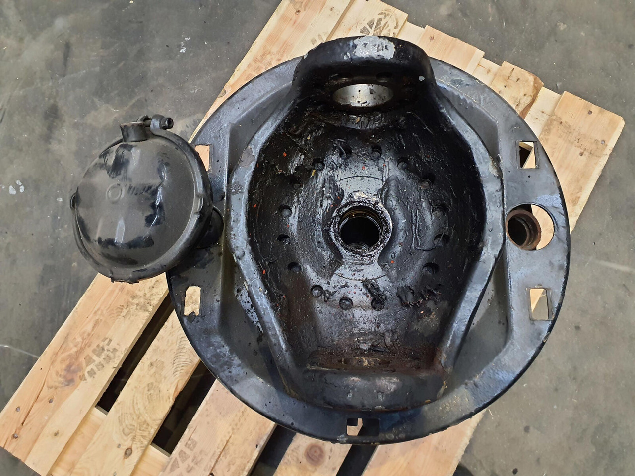 FAUN ATF 50G-3 steering knuckle axle 1 left - Fuzeta pentru Automacara: Foto 5 FAUN ATF 50G-3 steering knuckle axle 1 left - Fuzeta pentru Automacara: Foto 5