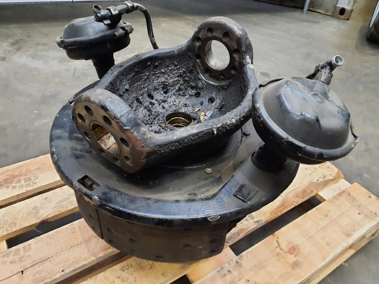 FAUN ATF 50G-3 steering knuckle axle 1 right - Fuzeta pentru Automacara: Foto 2 FAUN ATF 50G-3 steering knuckle axle 1 right - Fuzeta pentru Automacara: Foto 2