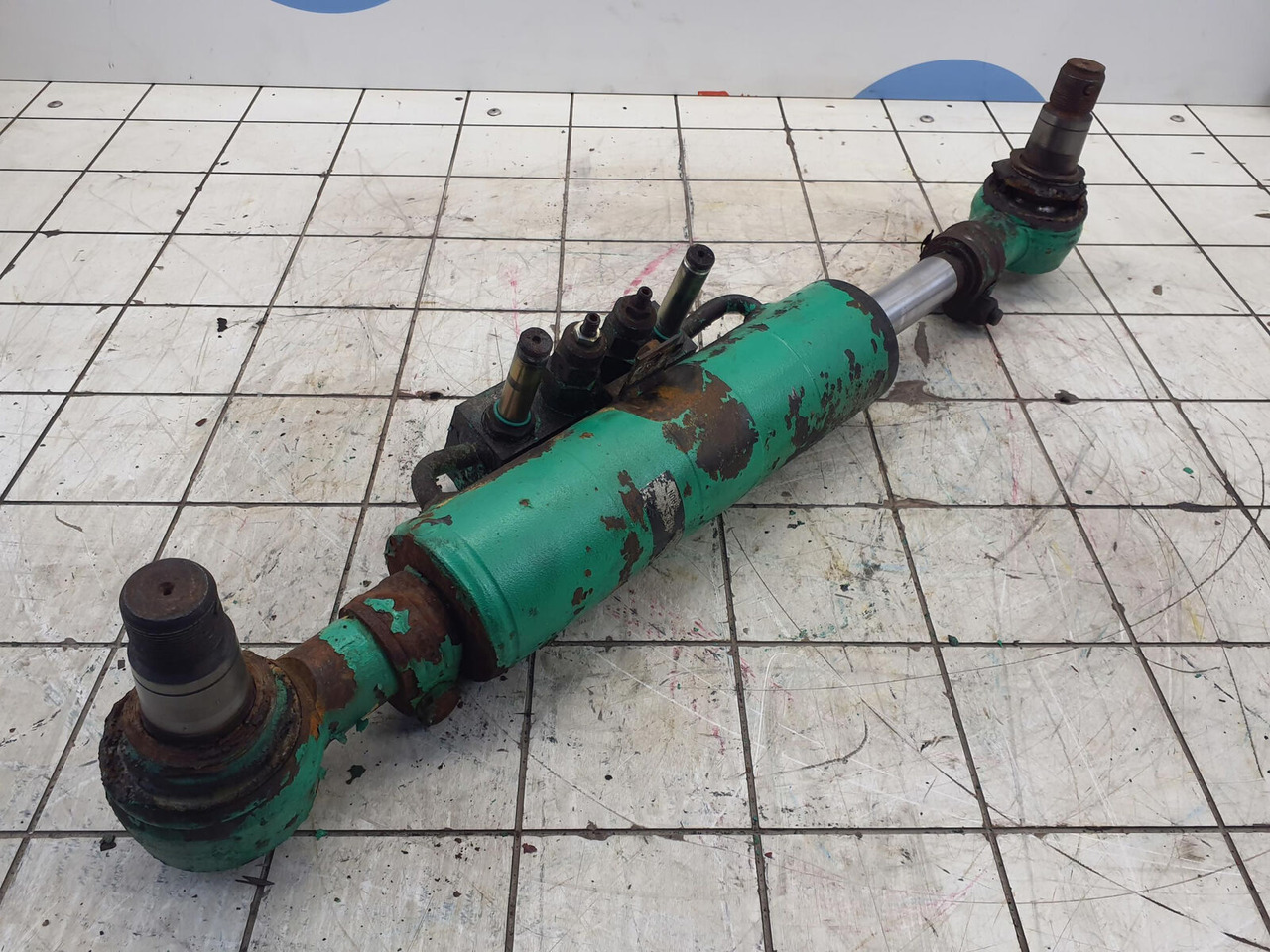 FAUN ATF 60-3 axle 3 steering lock cylinder left side - Cilindru hidraulic pentru Automacara: Foto 4 FAUN ATF 60-3 axle 3 steering lock cylinder left side - Cilindru hidraulic pentru Automacara: Foto 4