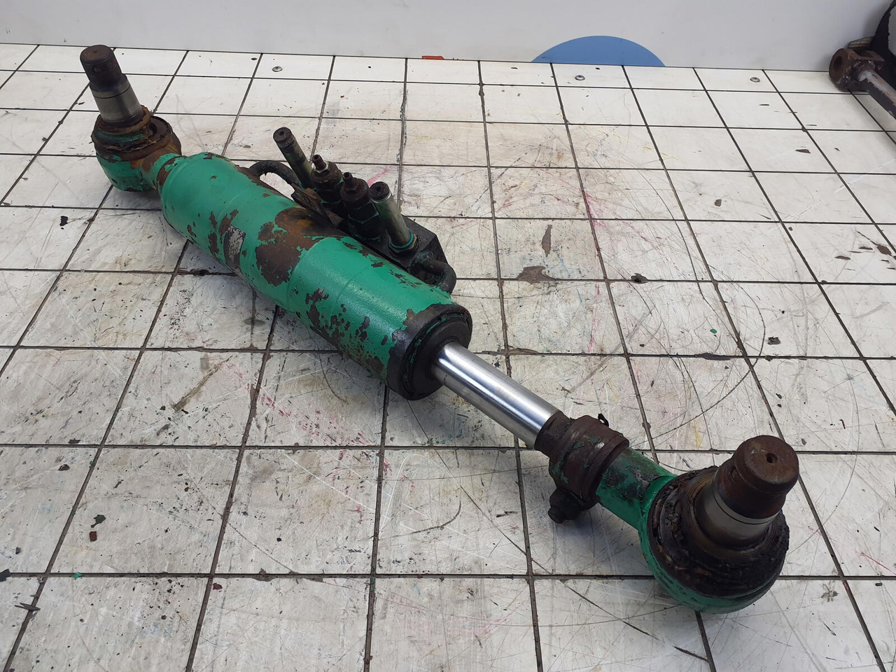 FAUN ATF 60-3 axle 3 steering lock cylinder left side - Cilindru hidraulic pentru Automacara: Foto 1 FAUN ATF 60-3 axle 3 steering lock cylinder left side - Cilindru hidraulic pentru Automacara: Foto 1