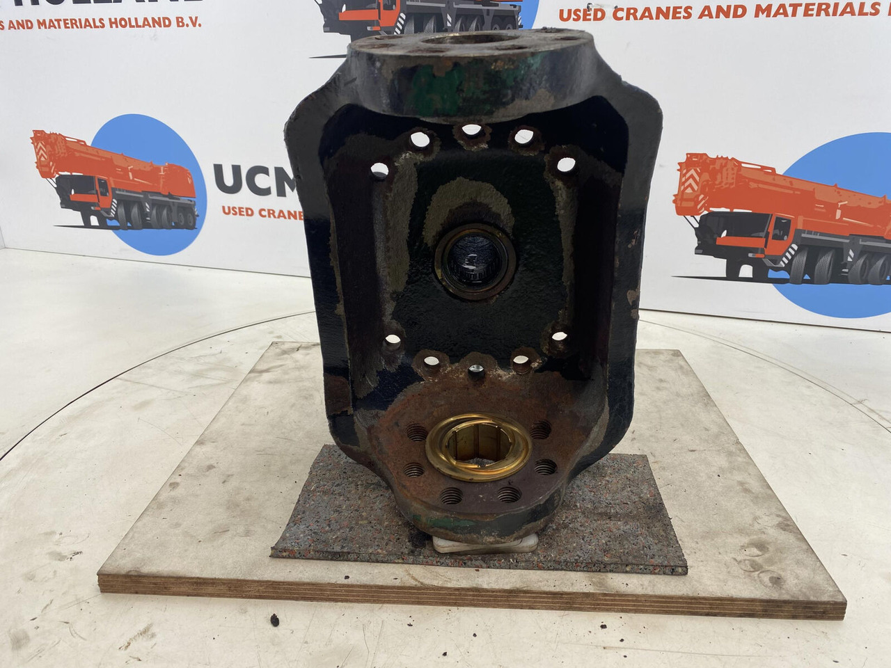 FAUN Faun ATF 30 Steering knuckle 16 holes axle 1 - Fuzeta pentru Automacara: Foto 5 FAUN Faun ATF 30 Steering knuckle 16 holes axle 1 - Fuzeta pentru Automacara: Foto 5