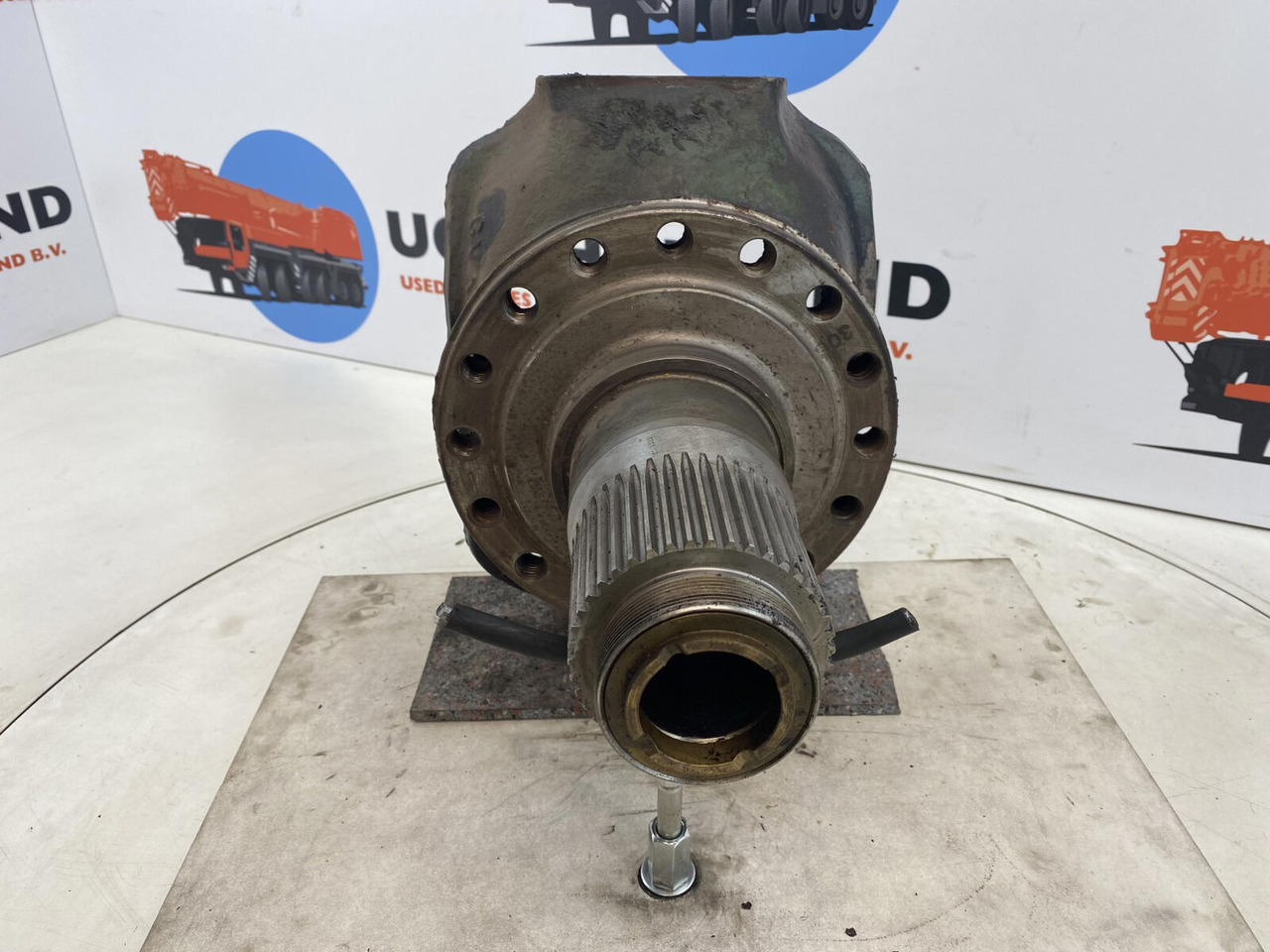 FAUN Faun ATF 30 Steering knuckle 16 holes axle 1 - Fuzeta pentru Automacara: Foto 2 FAUN Faun ATF 30 Steering knuckle 16 holes axle 1 - Fuzeta pentru Automacara: Foto 2