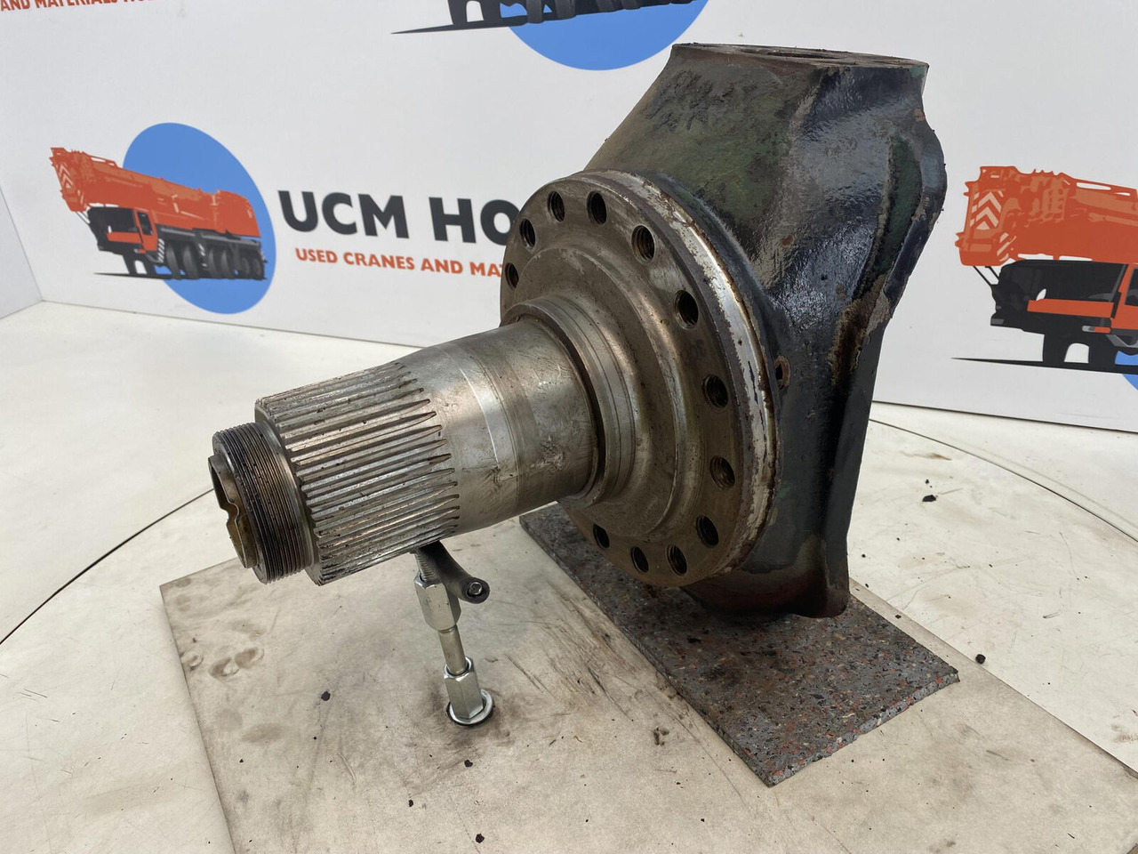 FAUN Faun ATF 30 Steering knuckle 16 holes axle 1 - Fuzeta pentru Automacara: Foto 1 FAUN Faun ATF 30 Steering knuckle 16 holes axle 1 - Fuzeta pentru Automacara: Foto 1