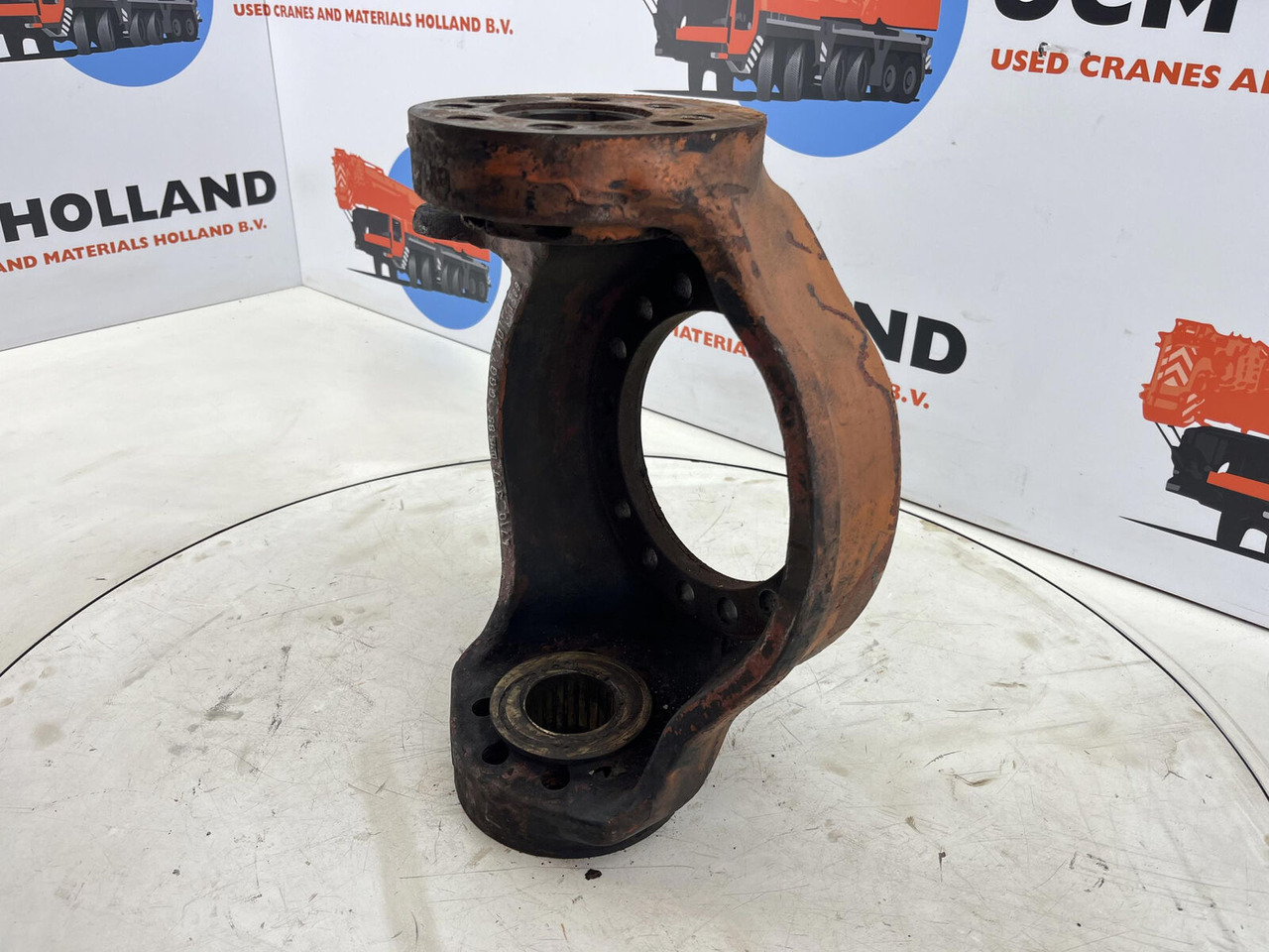 FAUN RTF 50 Steering knuckle 16 holes axle 1 left - Fuzeta pentru Macara: Foto 4 FAUN RTF 50 Steering knuckle 16 holes axle 1 left - Fuzeta pentru Macara: Foto 4
