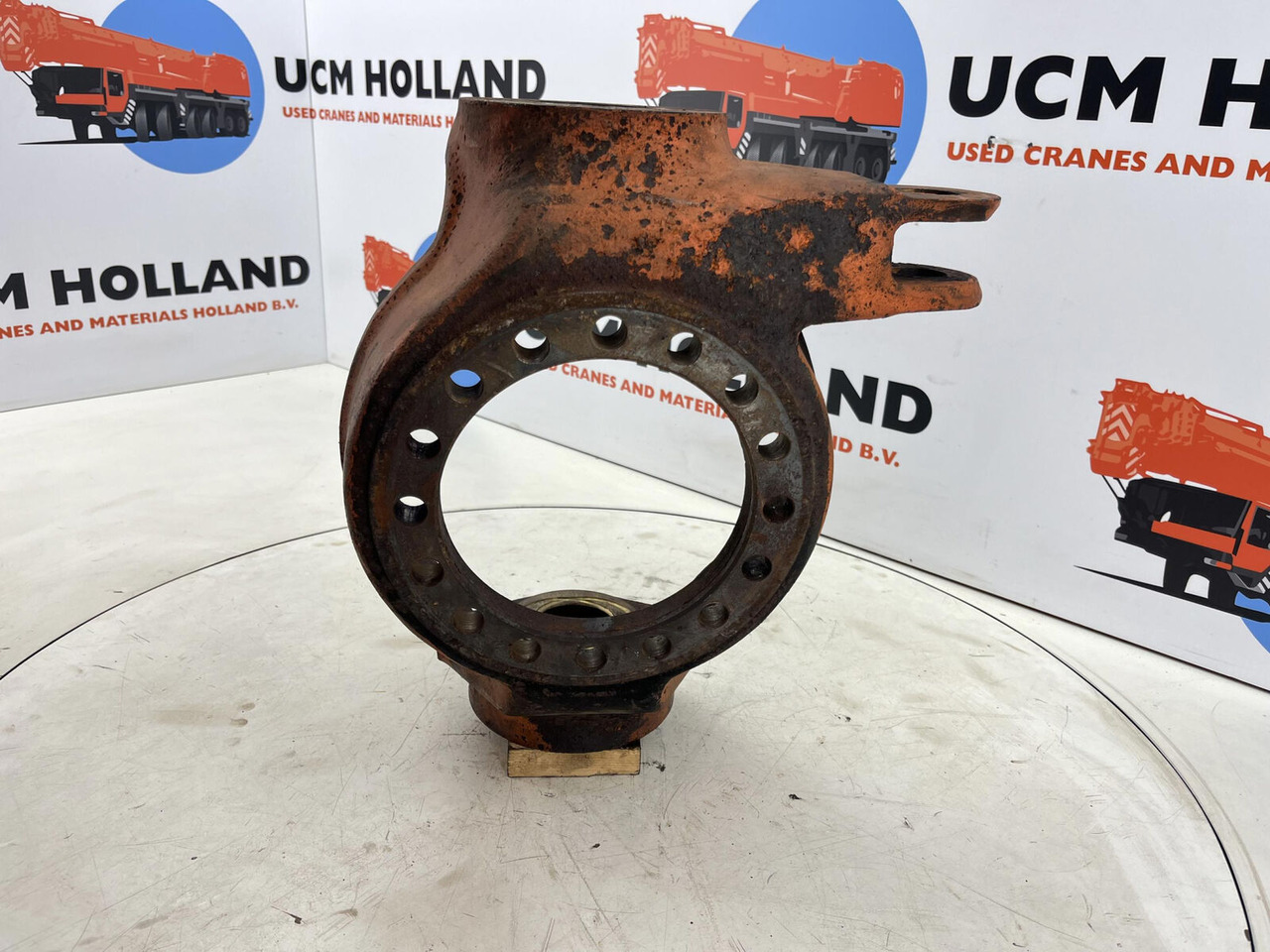 FAUN RTF 50 Steering knuckle 16 holes axle 3 left - Fuzeta pentru Automacara: Foto 2 FAUN RTF 50 Steering knuckle 16 holes axle 3 left - Fuzeta pentru Automacara: Foto 2