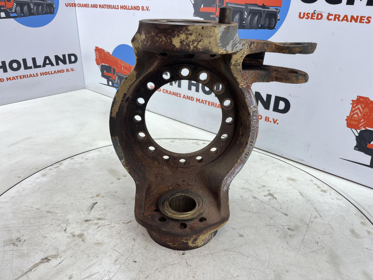 FAUN RTF 50 Steering knuckle 16 holes axle 4 right - Fuzeta pentru Automacara: Foto 5 FAUN RTF 50 Steering knuckle 16 holes axle 4 right - Fuzeta pentru Automacara: Foto 5