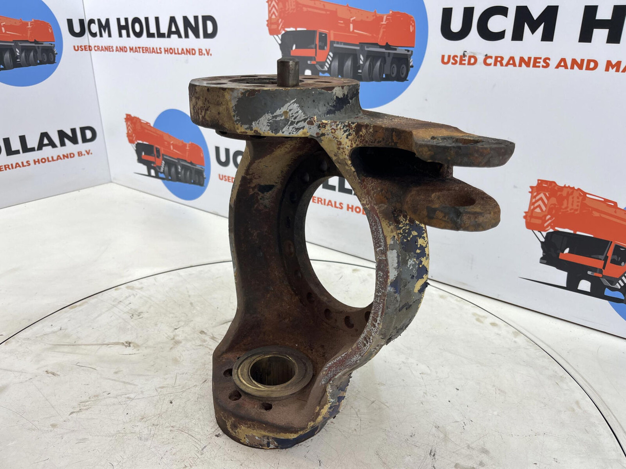 FAUN RTF 50 Steering knuckle 16 holes axle 4 right - Fuzeta pentru Automacara: Foto 4 FAUN RTF 50 Steering knuckle 16 holes axle 4 right - Fuzeta pentru Automacara: Foto 4