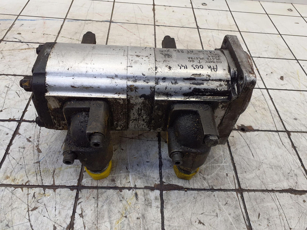 Grove AT 880 dual gear pump steering - Pompa hidraulica pentru Automacara: Foto 5 Grove AT 880 dual gear pump steering - Pompa hidraulica pentru Automacara: Foto 5