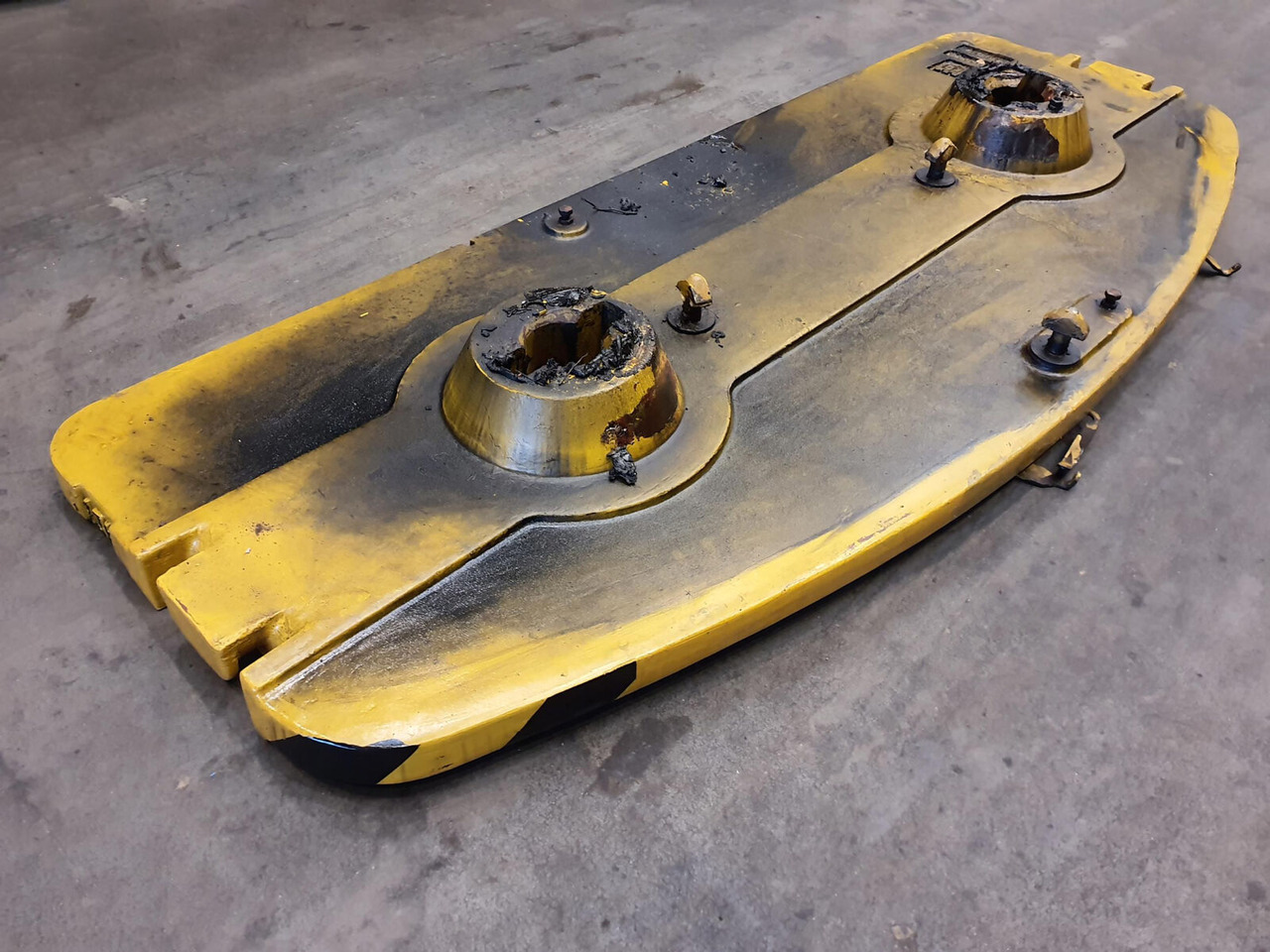 Grove GMK 3050 counterweight 1,3 ton - Contragreutate pentru Automacara: Foto 2 Grove GMK 3050 counterweight 1,3 ton - Contragreutate pentru Automacara: Foto 2