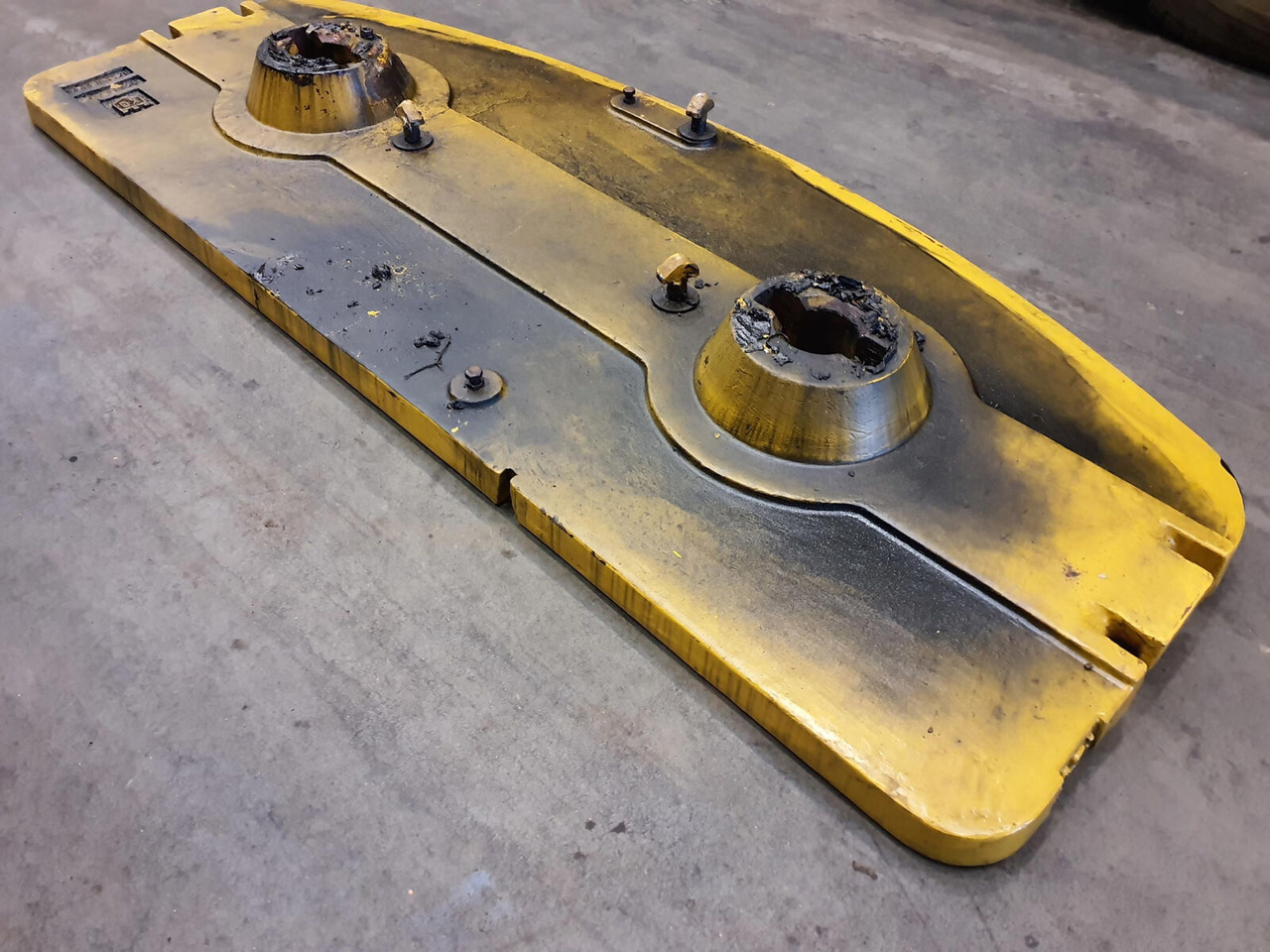 Grove GMK 3050 counterweight 1,3 ton - Contragreutate pentru Automacara: Foto 3 Grove GMK 3050 counterweight 1,3 ton - Contragreutate pentru Automacara: Foto 3