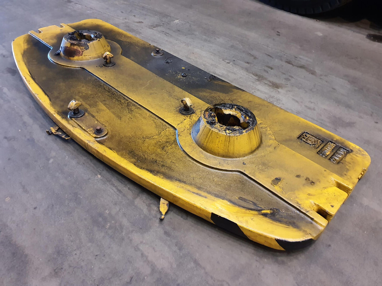 Grove GMK 3050 counterweight 1,3 ton - Contragreutate pentru Automacara: Foto 1 Grove GMK 3050 counterweight 1,3 ton - Contragreutate pentru Automacara: Foto 1