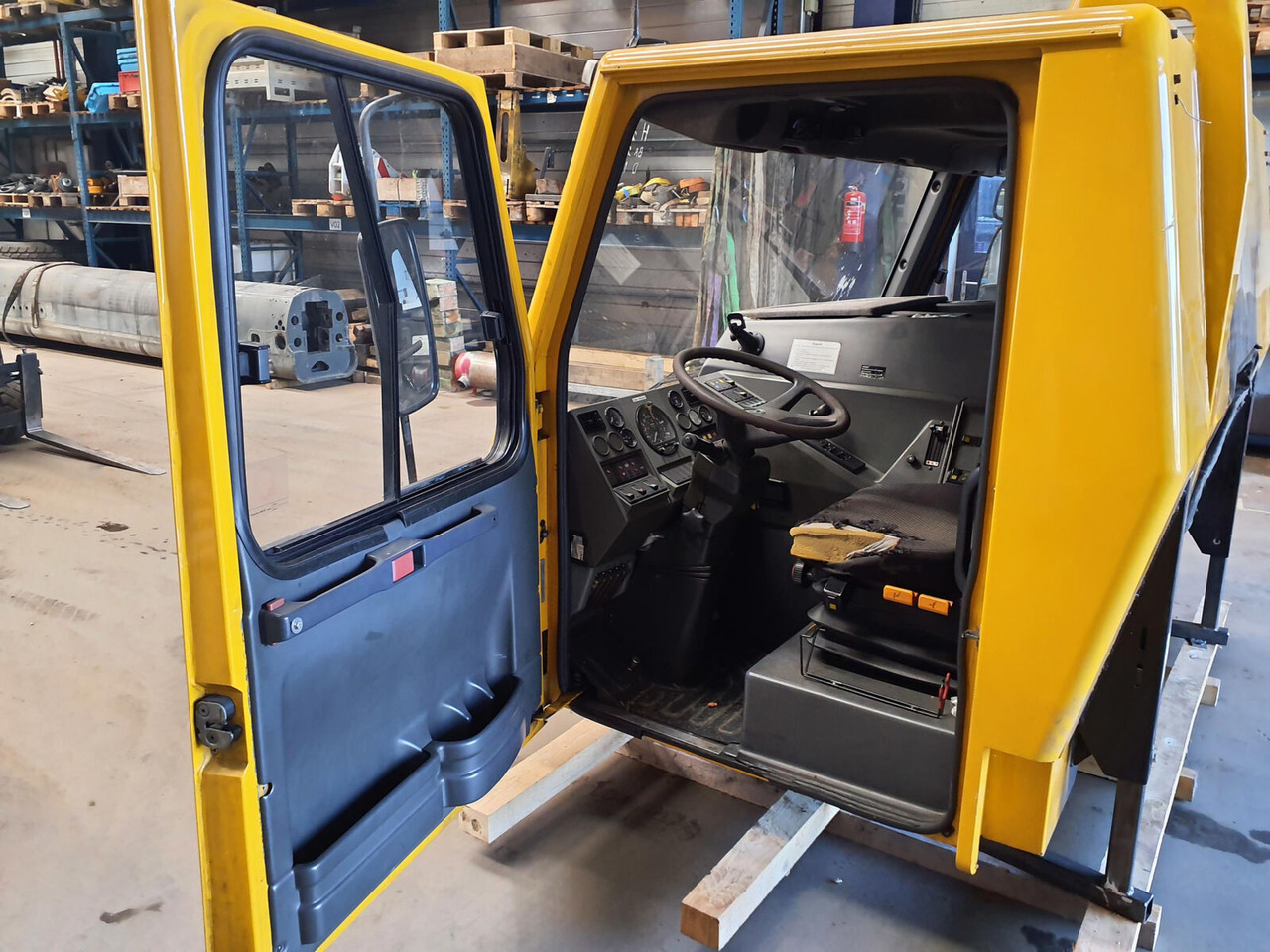 Grove GMK 3050 driver cabine complete - Cabină pentru Automacara: Foto 5 Grove GMK 3050 driver cabine complete - Cabină pentru Automacara: Foto 5