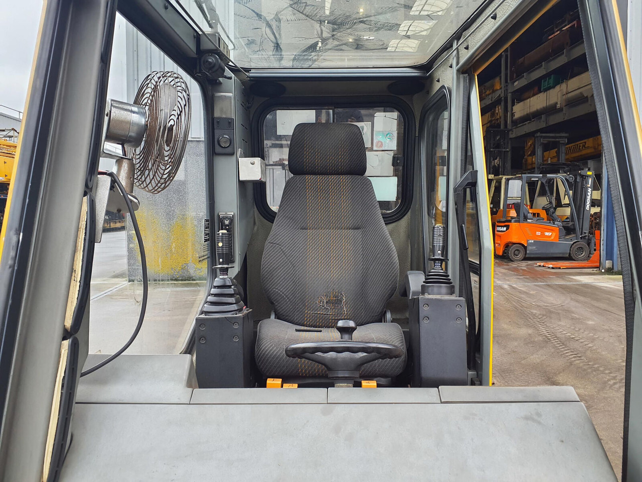 Cabină pentru Automacara Grove GMK 3050 operators cab: Foto 9