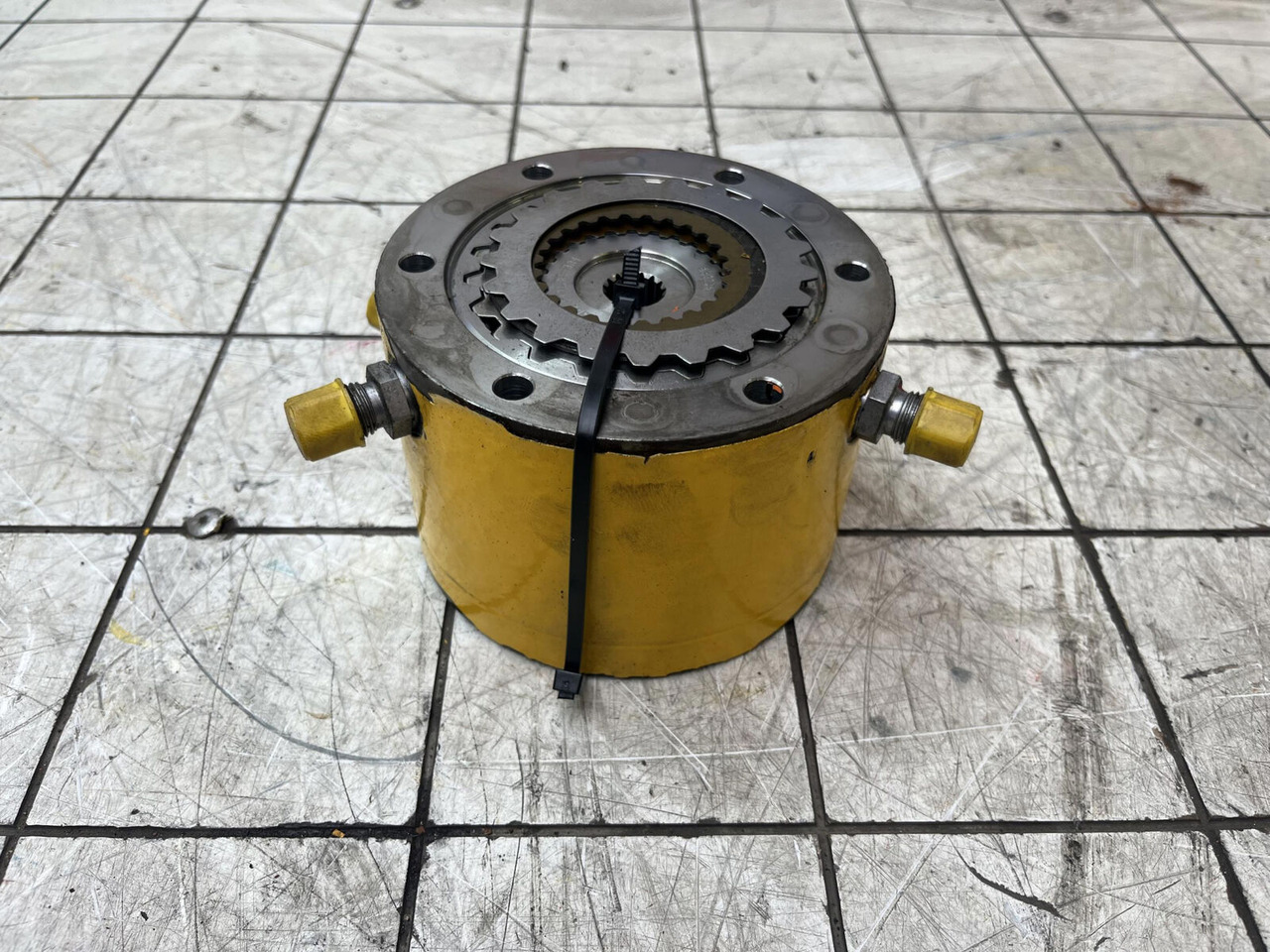 Grove GMK 6300L multiple-disk brake - Reductor de rotire pentru Automacara: Foto 1 Grove GMK 6300L multiple-disk brake - Reductor de rotire pentru Automacara: Foto 1