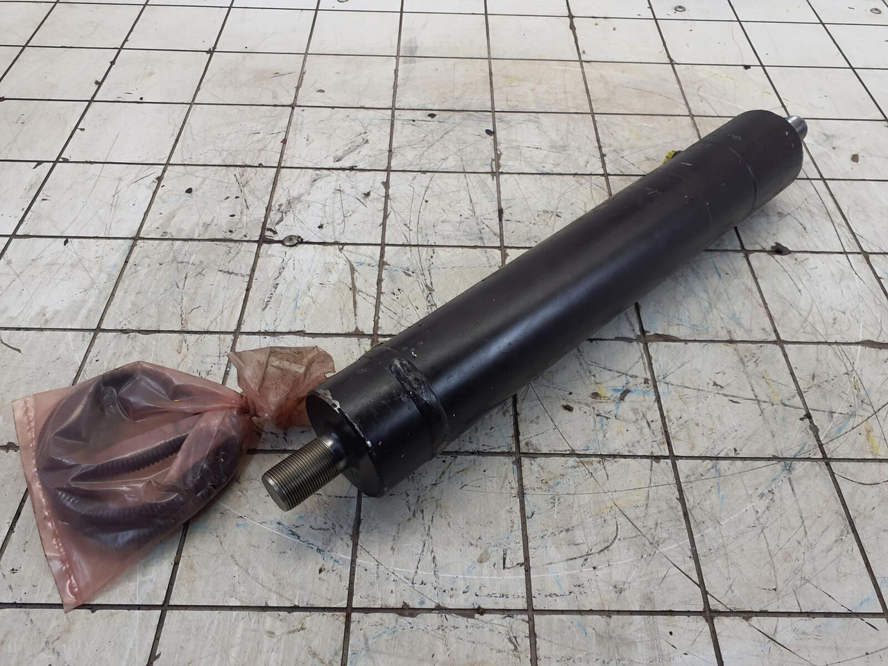 Grove GMK steering cylinder with length sensor - Cilindru hidraulic pentru Automacara: Foto 3 Grove GMK steering cylinder with length sensor - Cilindru hidraulic pentru Automacara: Foto 3