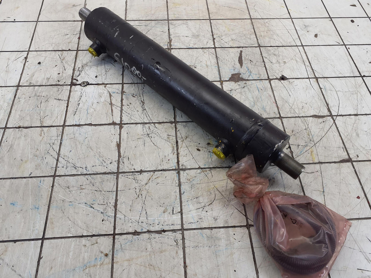 Grove GMK steering cylinder with length sensor - Cilindru hidraulic pentru Automacara: Foto 2 Grove GMK steering cylinder with length sensor - Cilindru hidraulic pentru Automacara: Foto 2